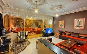 Oranger Family House City Center, Private Large House, Terasse Garden View, Free Parking